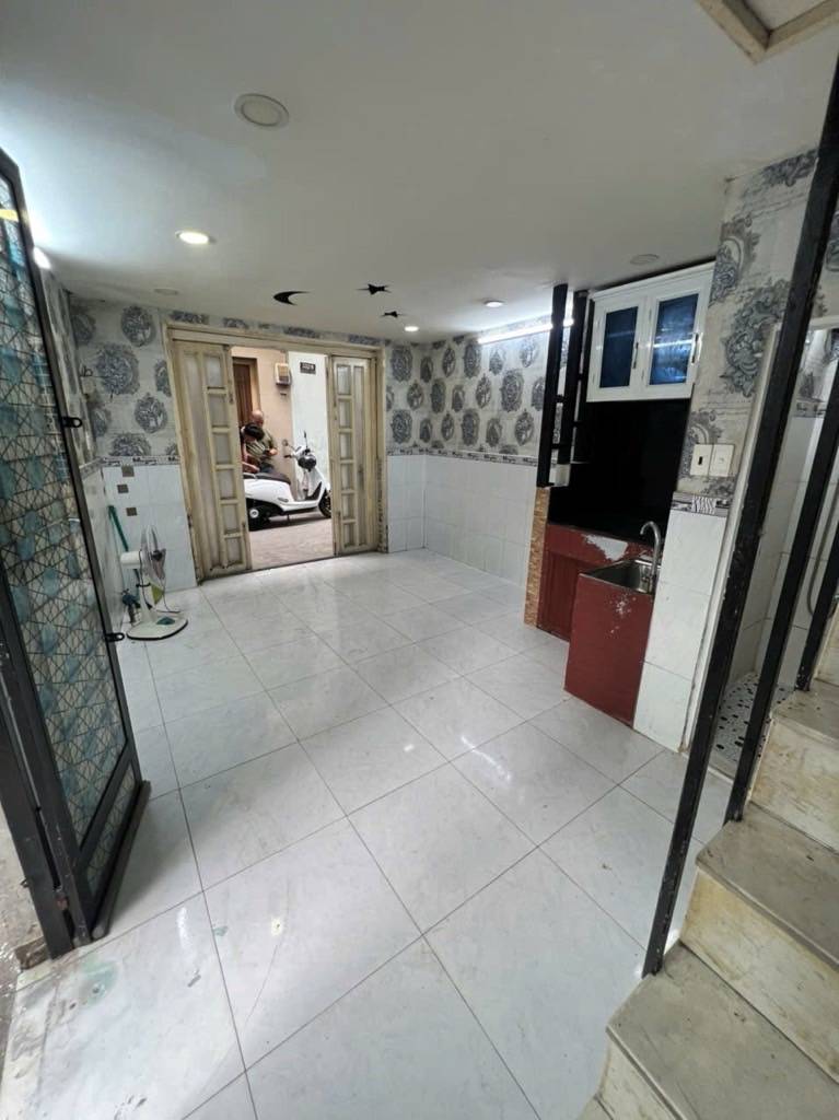 Bán nhà Âu Cơ, 18m2, 3 tầng, 2pn, shr chỉ 2 tỷ 1